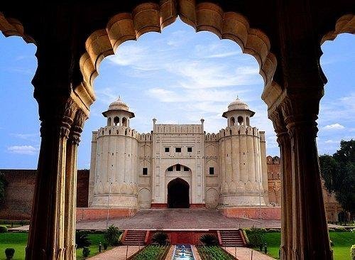 Top 10 Monuments in Pakistan made by Mughals.